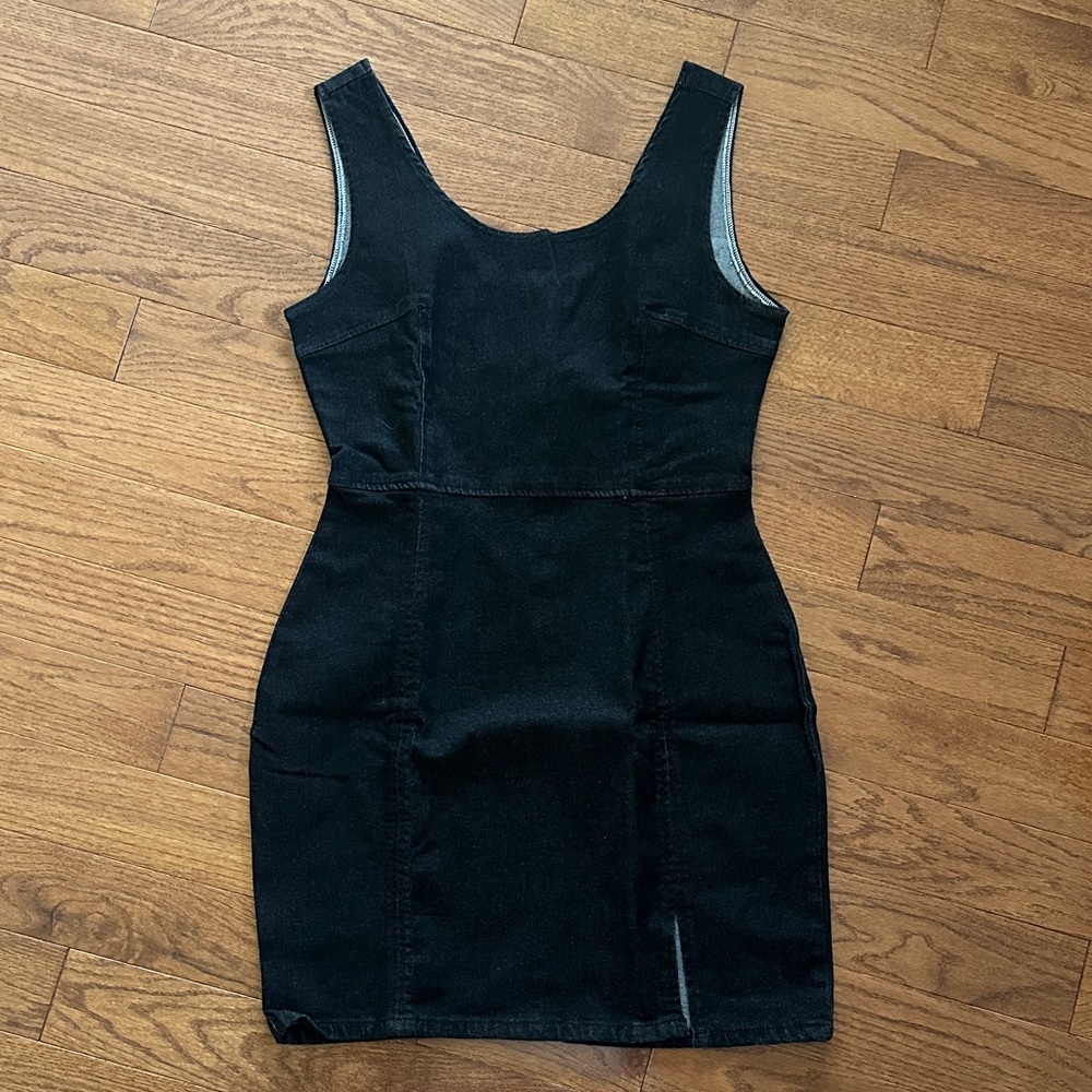 Chic Black Sleeveless Mini Dress